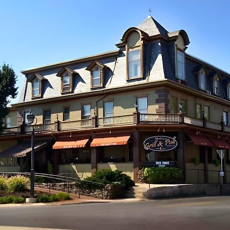 Altland House Inn & Suites アボッツタウン エクステリア 写真