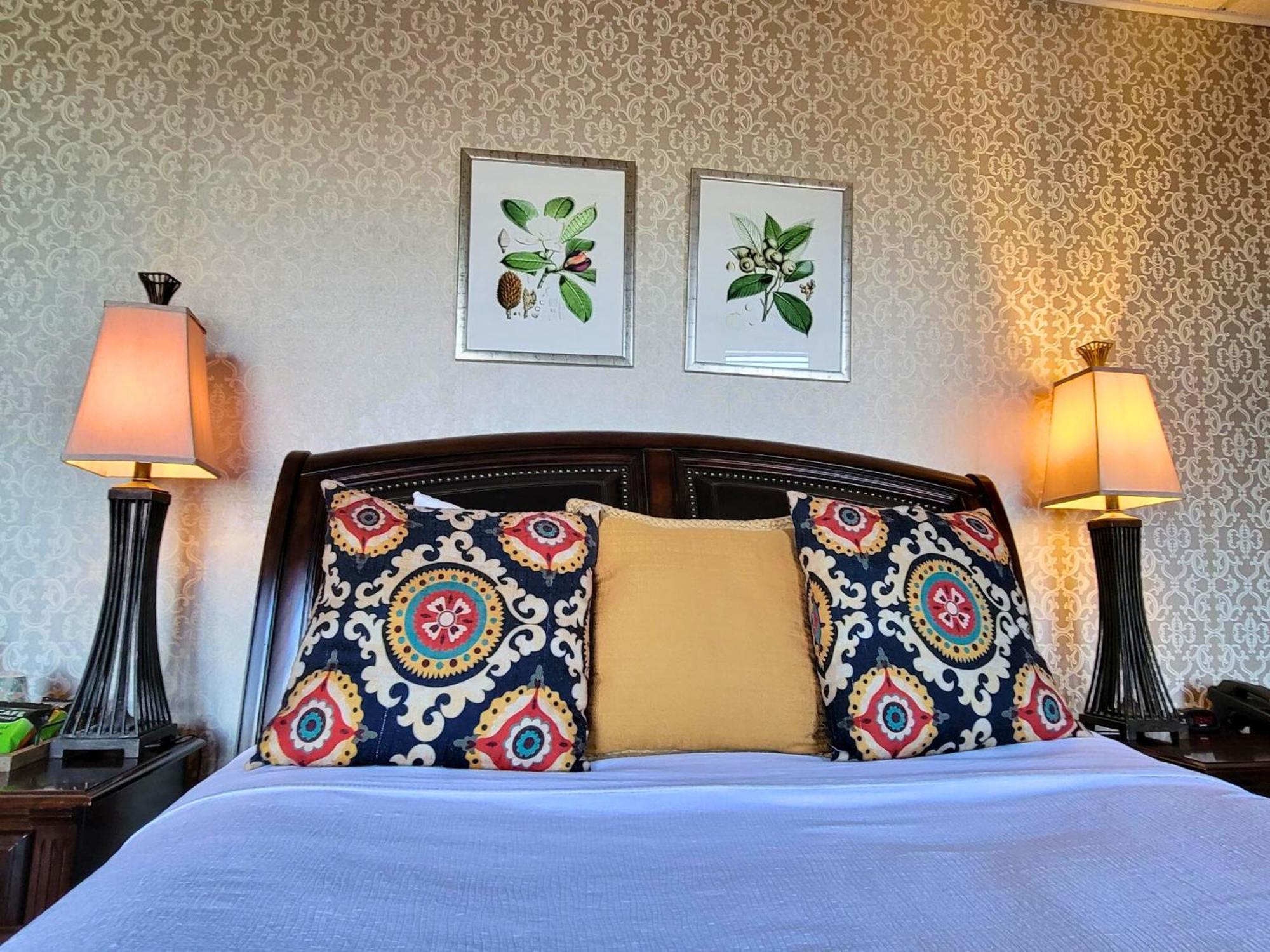Altland House Inn & Suites アボッツタウン エクステリア 写真