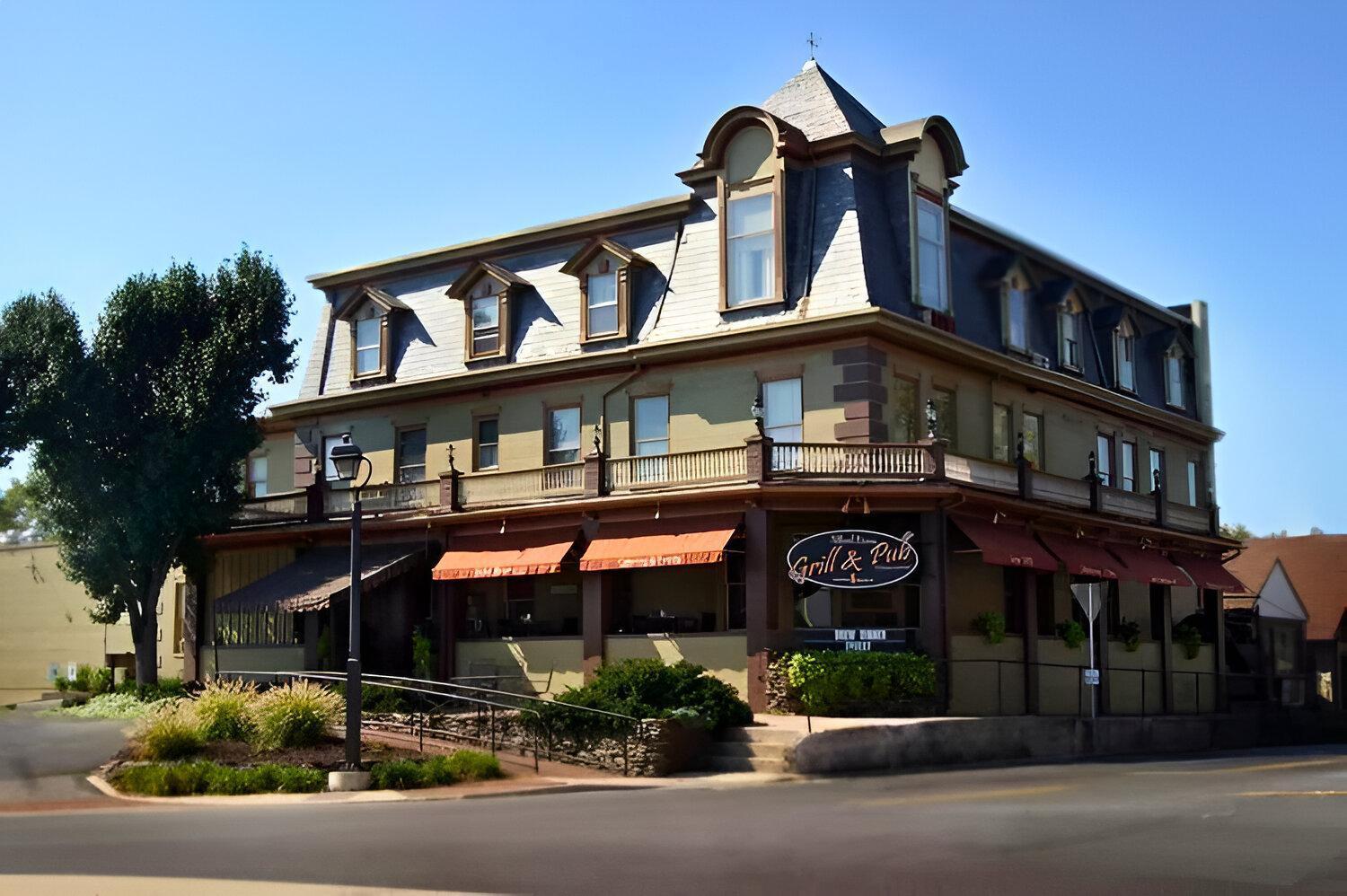 Altland House Inn & Suites アボッツタウン エクステリア 写真