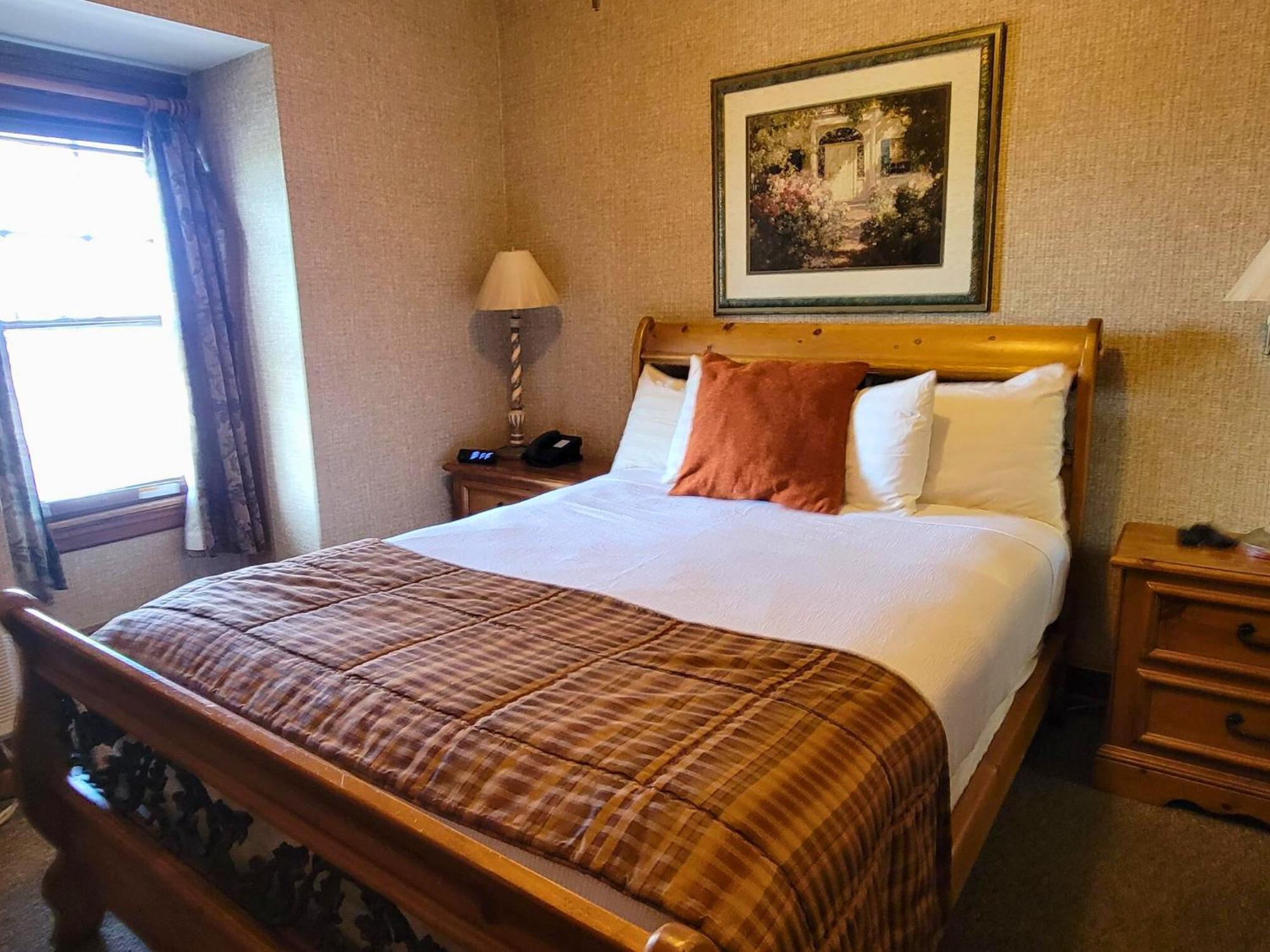 Altland House Inn & Suites アボッツタウン エクステリア 写真