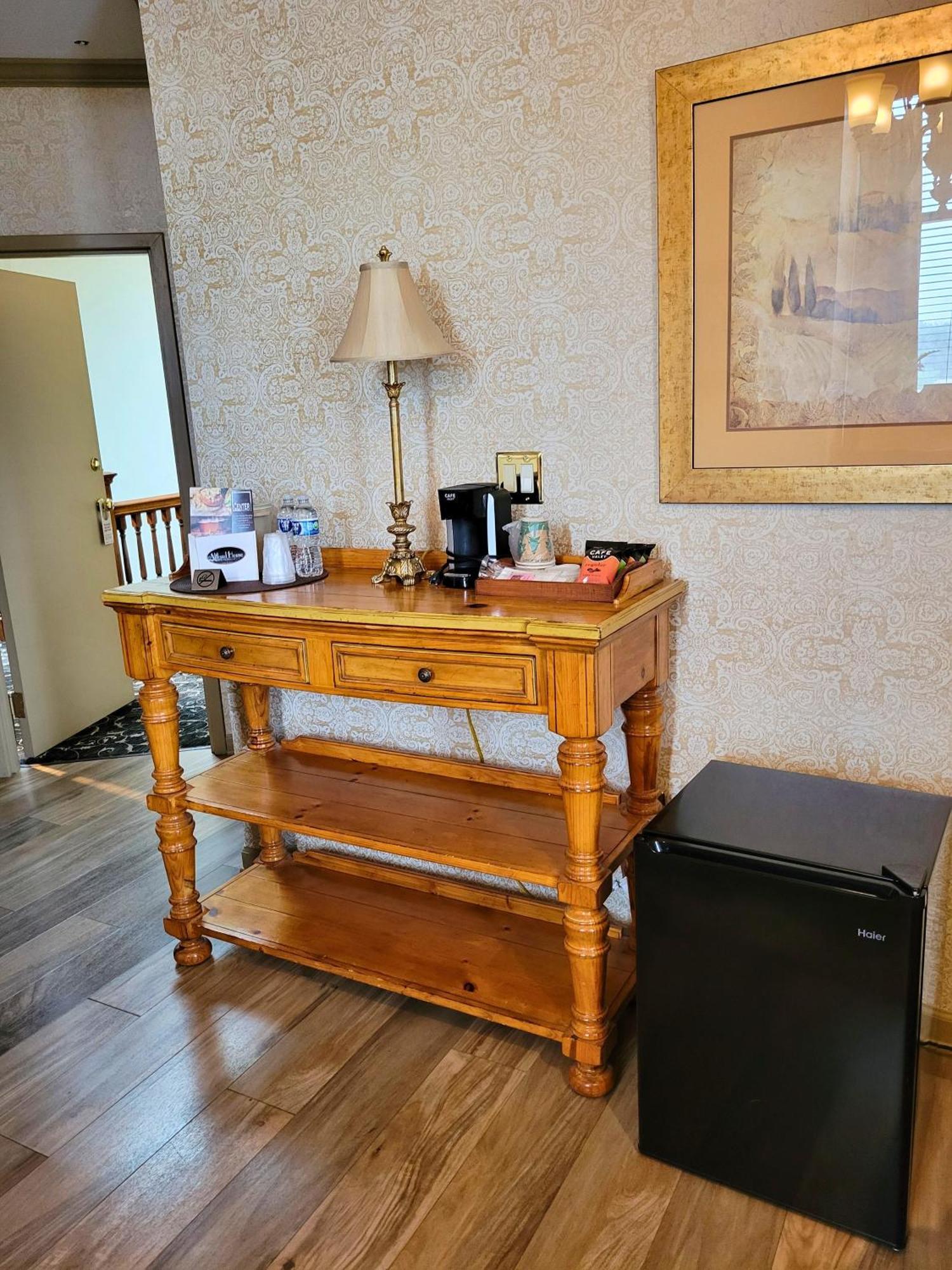 Altland House Inn & Suites アボッツタウン エクステリア 写真